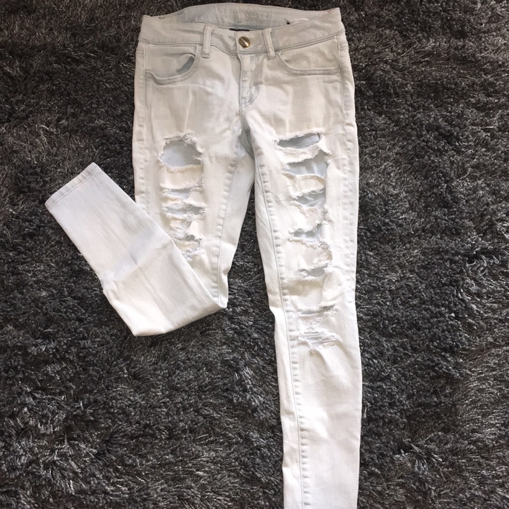 American Eagle Ripped Jeans 🦅